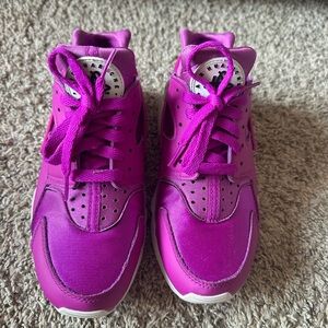 Limited Edition. No where to be found. Purple Huaraches